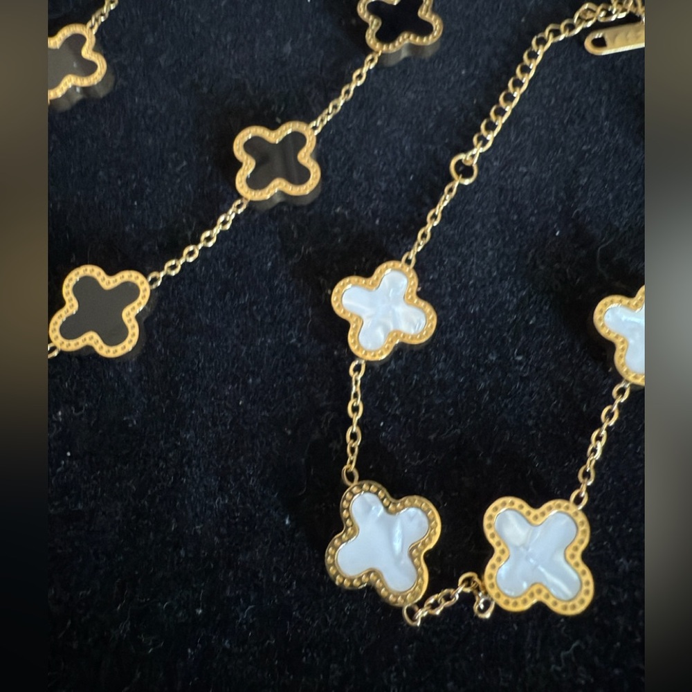 2pcs Elegant Gold and White Stainless Steel Clover Bracelet Set - Picture 2 of 6